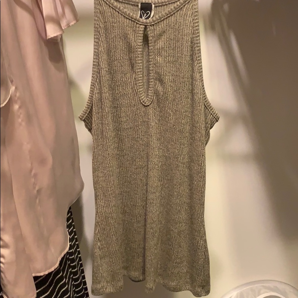 Windsor Cut out tank